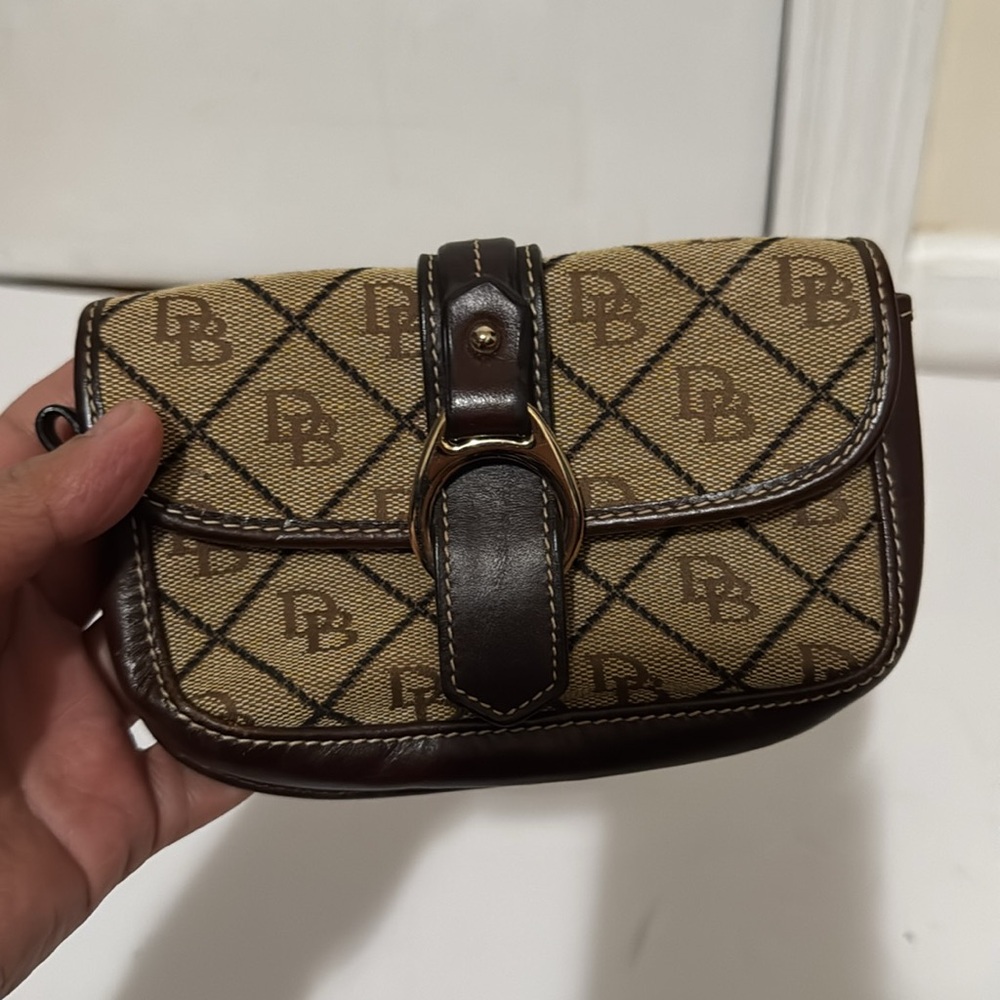 Dooney & Bourke wallet